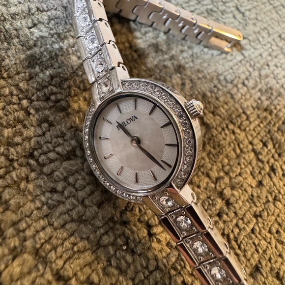 Bulova 96l209 Crystal Ladies Quartz Watch - Picture 3 of 7